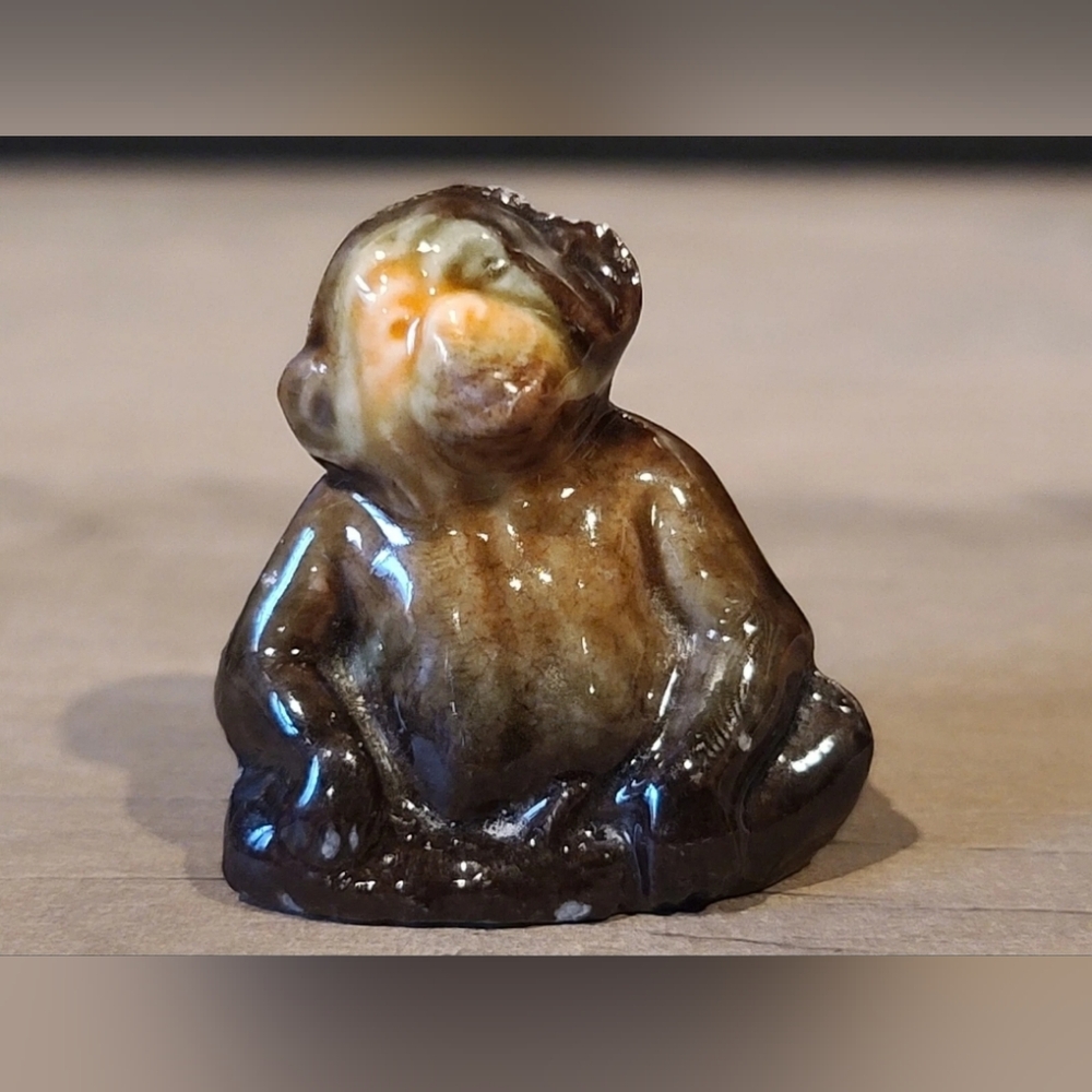 Chimp Monkey Sitting Figurine -Chipped [ Read Details ]